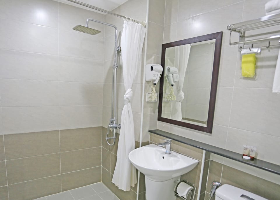 Studio Suite | Bathroom | Hair dryer, slippers
