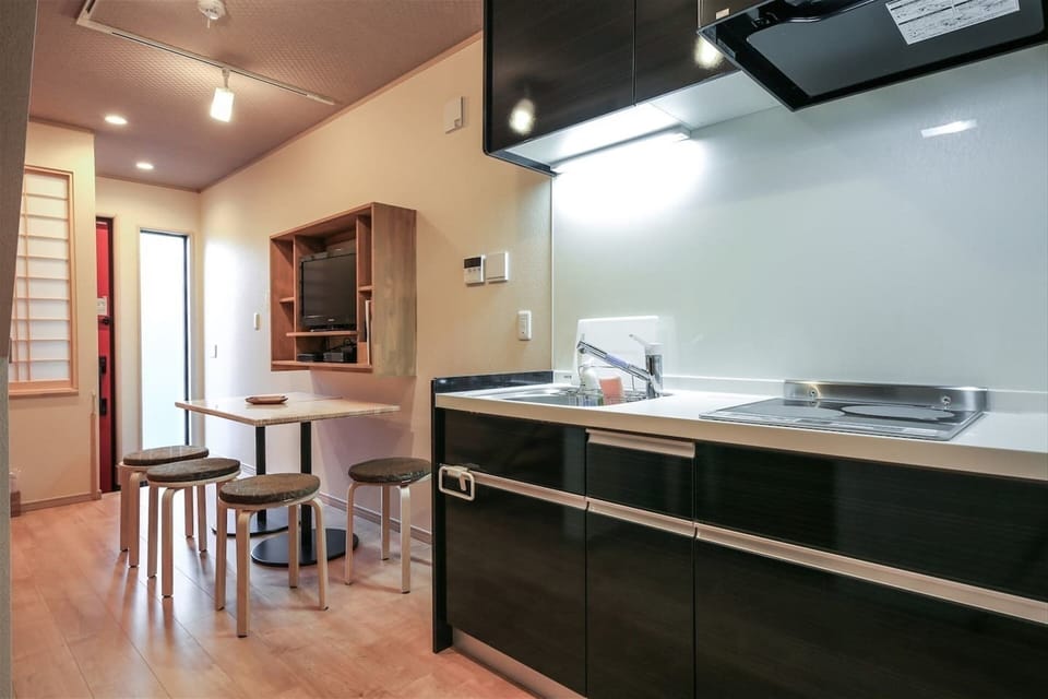 House | Private kitchen | Fridge, microwave, stovetop, electric kettle