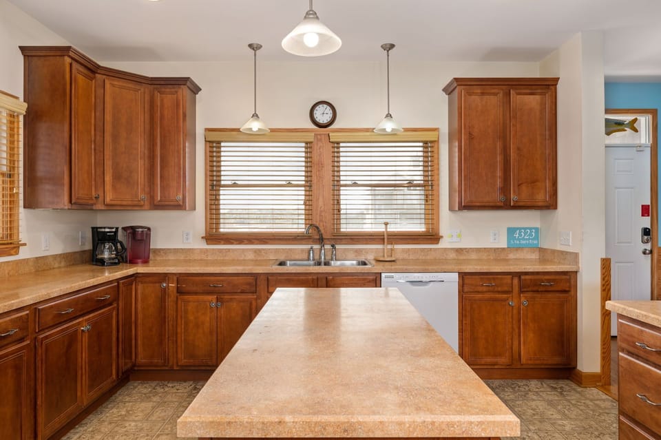 NH333: Capt. Brad's | ML Kitchen Area