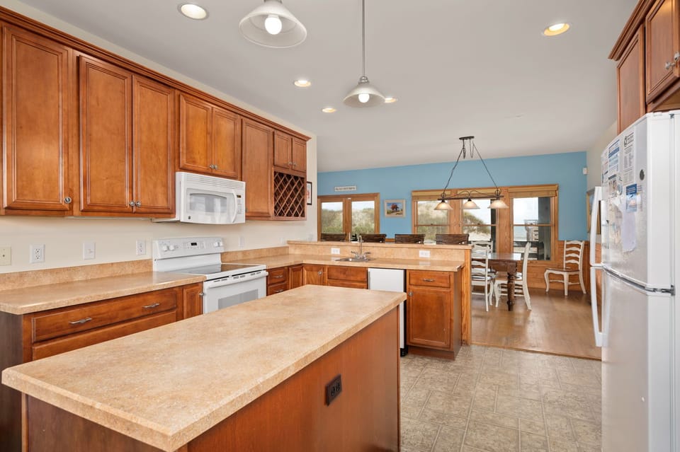 NH333: Capt. Brad's | ML Kitchen Area