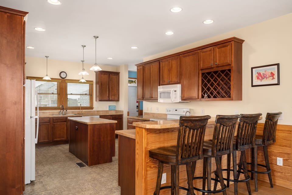 NH333: Capt. Brad's | ML Kitchen Area