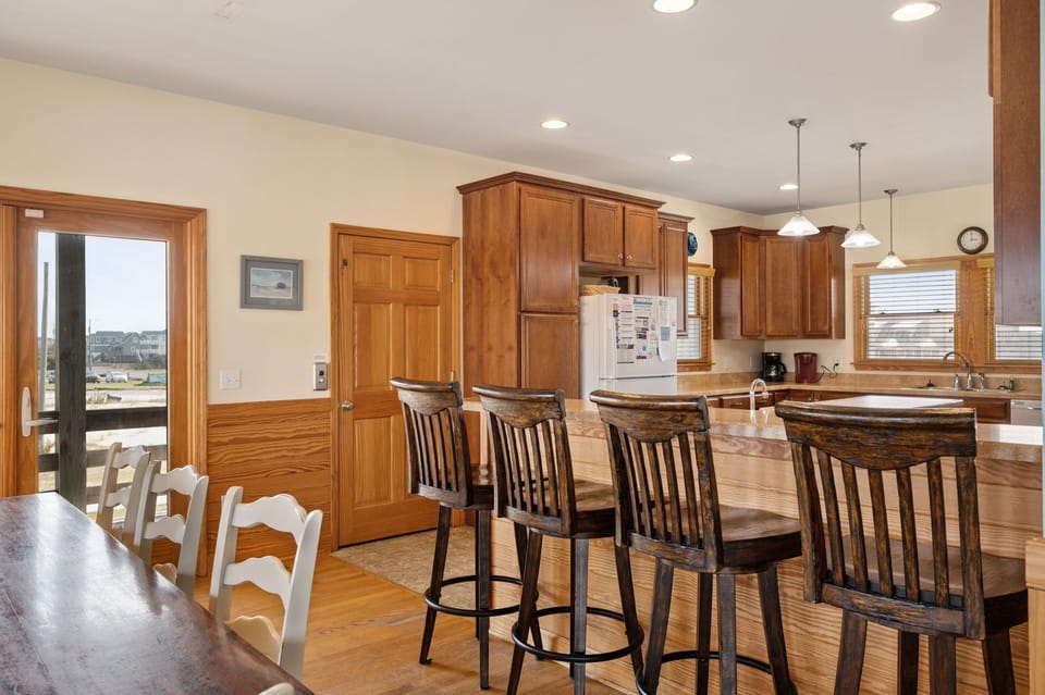 NH333: Capt. Brad's | ML Kitchen Area