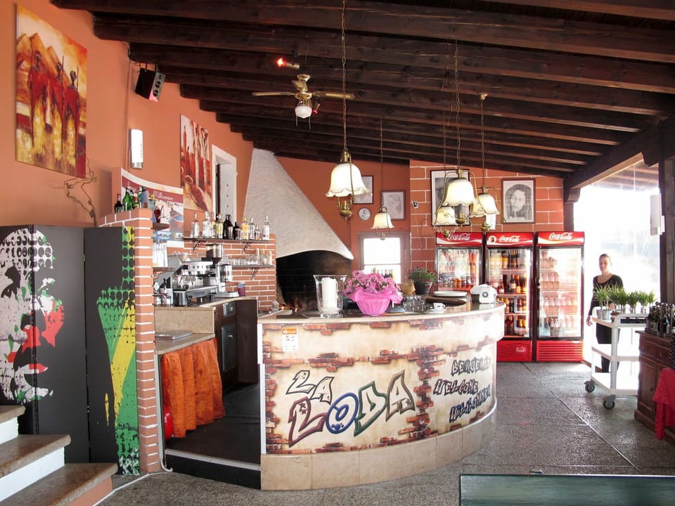 Building, Plant, Interior Design, Art, Automotive Design, City, Houseplant, Event