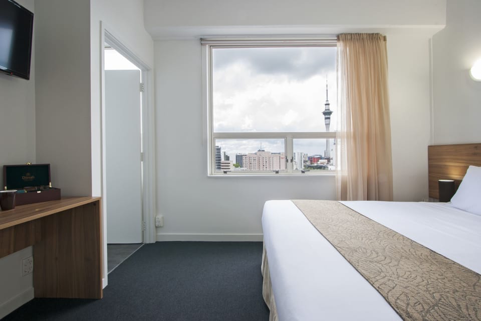 King Room | 1 bedroom, iron/ironing board, free WiFi, bed sheets