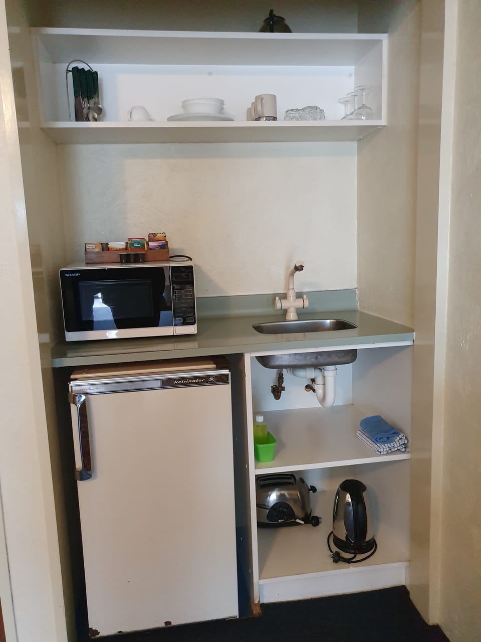 Superior Twin Room, Multiple Beds, Accessible, Jetted Tub | Private kitchenette | Fridge, microwave, electric kettle, toaster