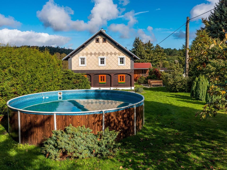 Sky, Cloud, Water, Plant, Daytime, Natural Landscape, Azure, Tree, Swimming Pool, Window