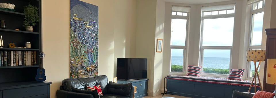 Seastay Presents Eva's View in Broadstairs, Kent - Lounge with sea-view - seastay.co.uk
