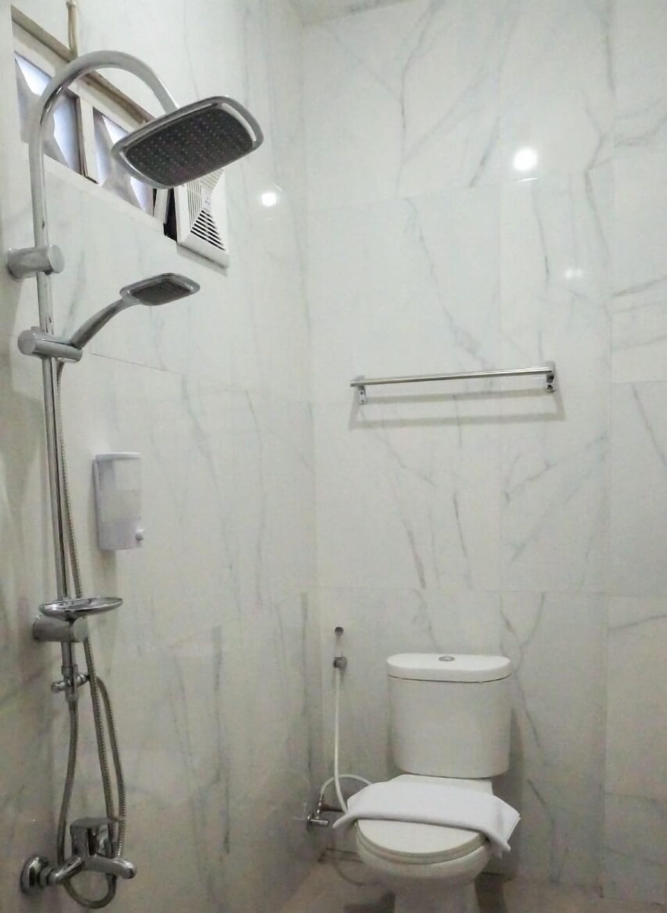 Shower, rainfall showerhead, bidet, towels