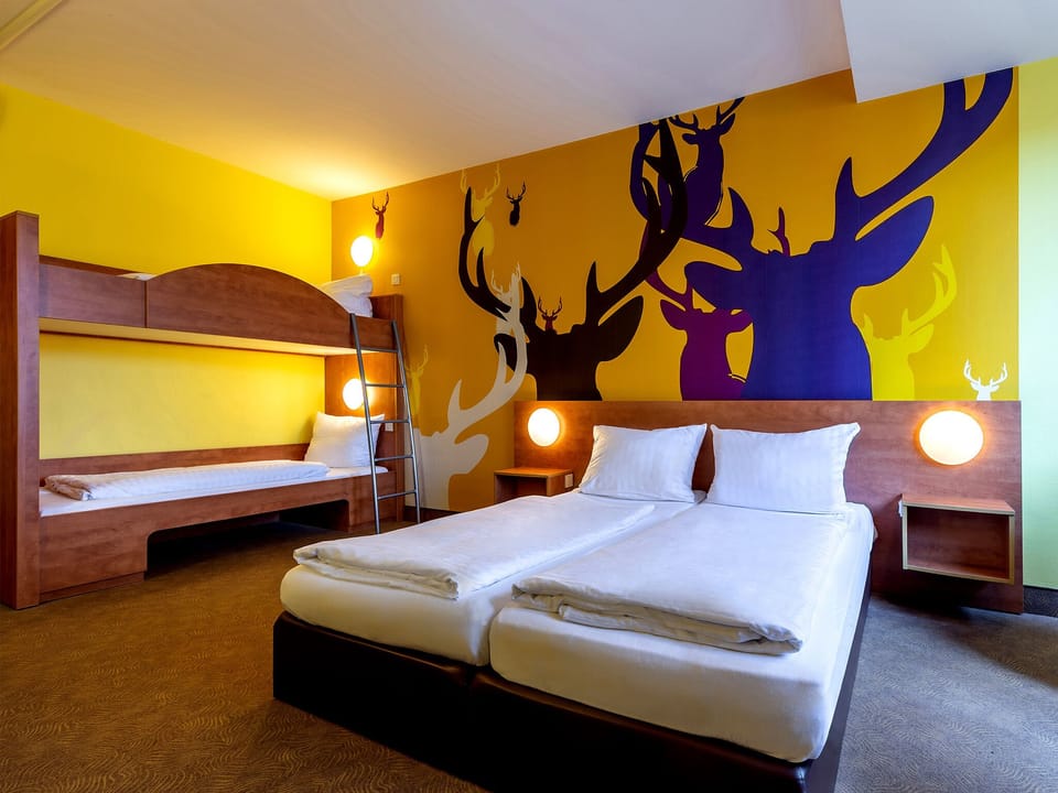 Standard Quadruple Room | Desk, soundproofing, free WiFi, bed sheets