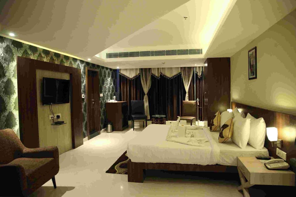 Royal Room | Premium bedding, down comforters, desk, iron/ironing board