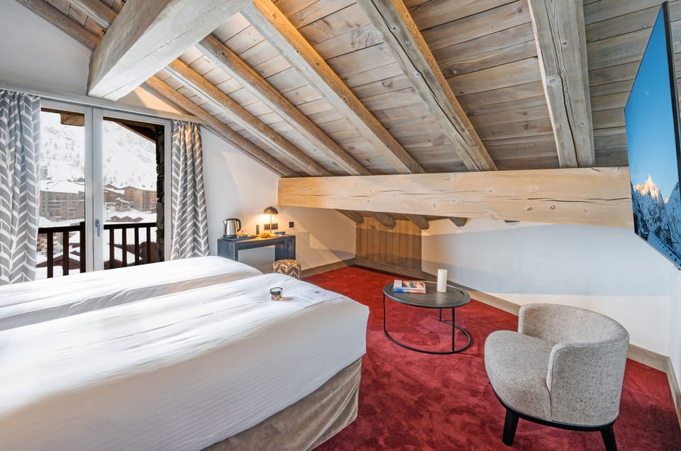 Superior Room, Balcony, Mountain View | Blackout drapes, free WiFi, bed sheets