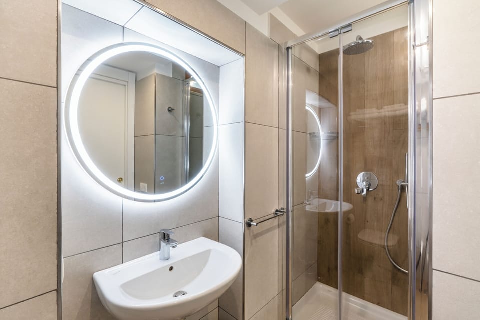 Deluxe Double Room, Terrace | Bathroom | Shower, rainfall showerhead, free toiletries, hair dryer