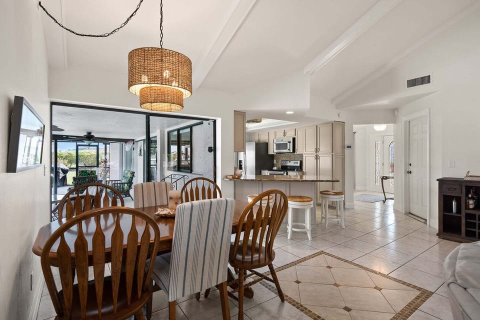 Dining area off the kitchen