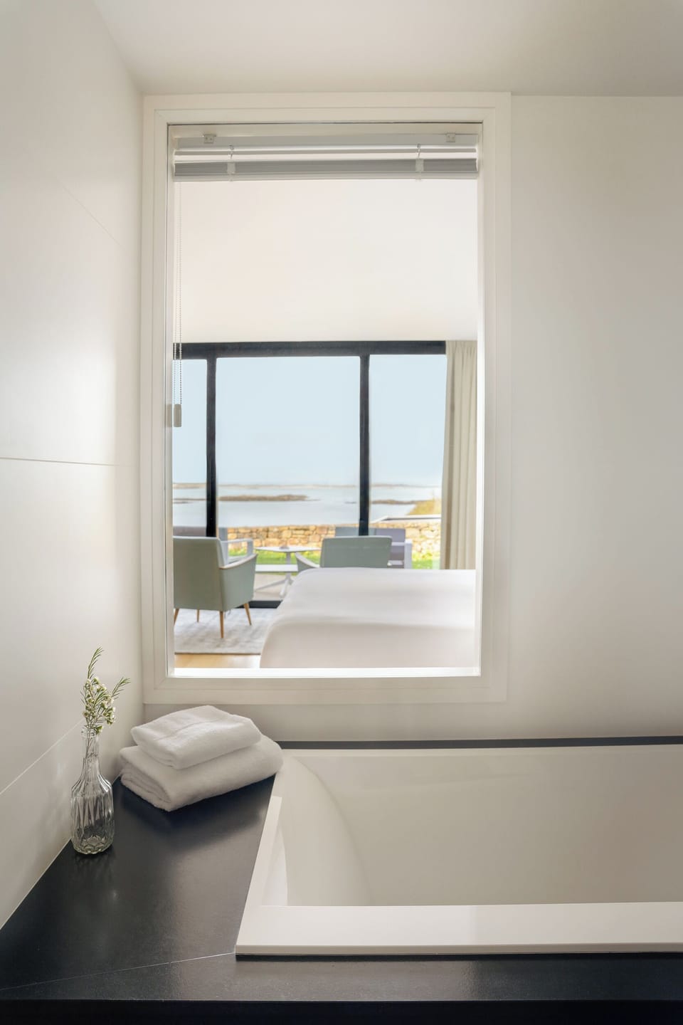 Terrasse Signature, vue Mer | Bathroom | Free toiletries, hair dryer, bathrobes, slippers