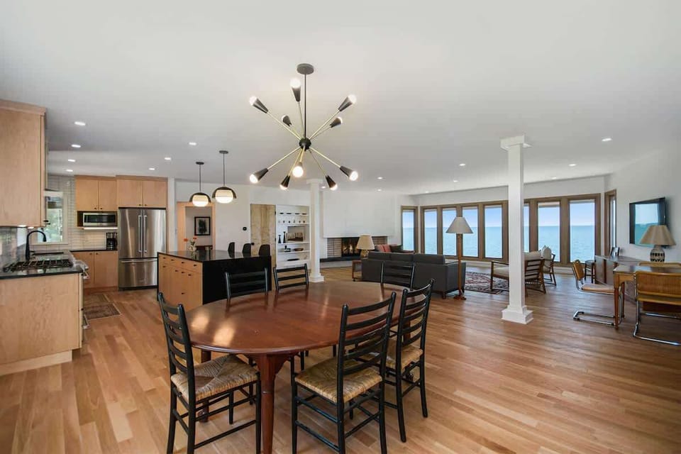 Never Miss a Moment with the Hunn House`s Open Concept Design