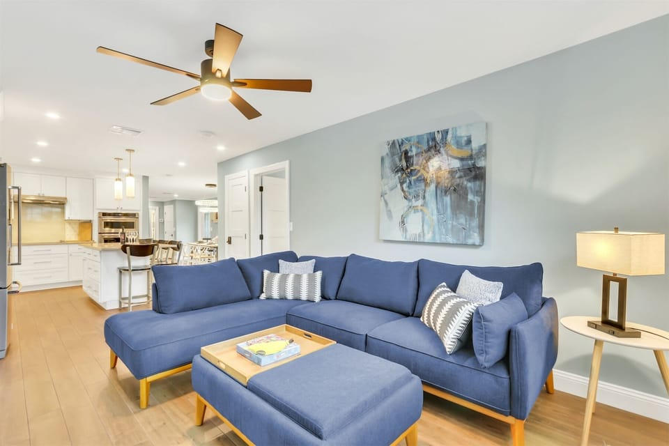 Second Living Room | colorful & bright