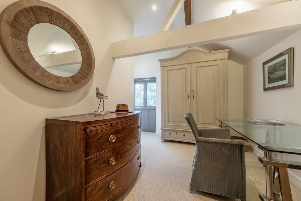 First floor: Dressing room with desk/dressing table