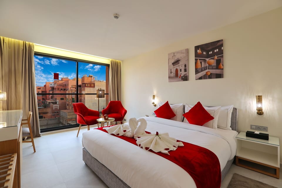Deluxe Room | Frette Italian sheets, premium bedding, pillowtop beds, minibar