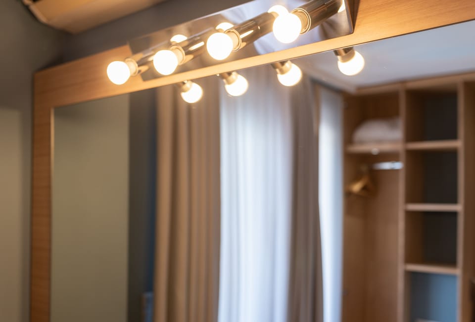 Exclusive Room | Minibar, in-room safe, desk, soundproofing