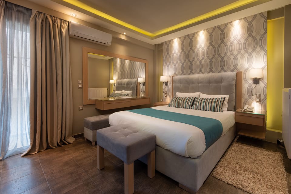 Exclusive Room | Minibar, in-room safe, desk, soundproofing