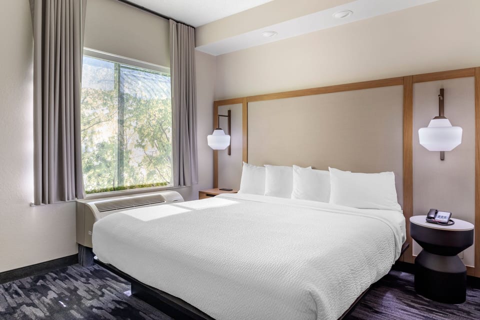 Iron/ironing board, WiFi (free), bed sheets