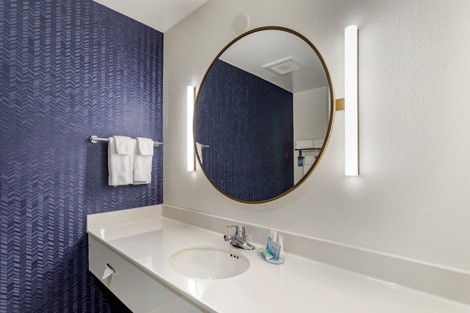 Suite, 1 King Bed with Sofa bed | Bathroom | Combined shower/tub, jetted tub, free toiletries, hair dryer