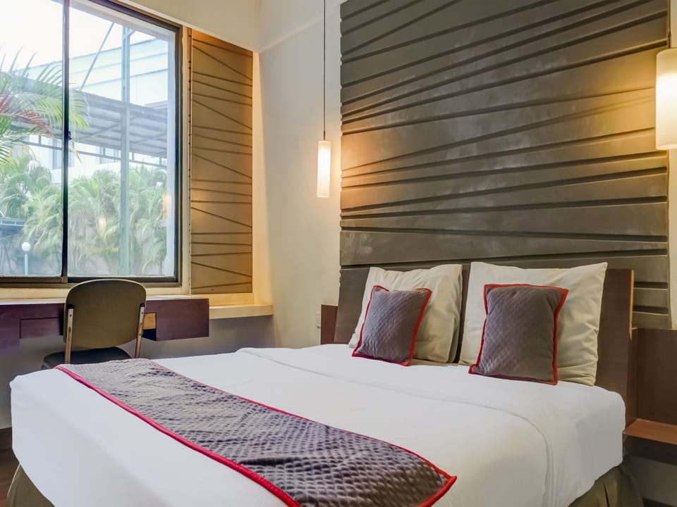 Deluxe Double Room | Desk, WiFi (free), bed sheets