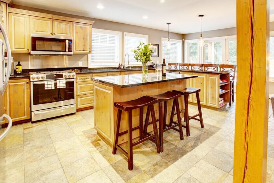 Lots of bench space and counter space. Fully equipped to make delicious meals for your family or friends. `Great place to stay for our family reunion. Clean and spacious. Kitchen is well-stocked. Highly recommend.`-Peter