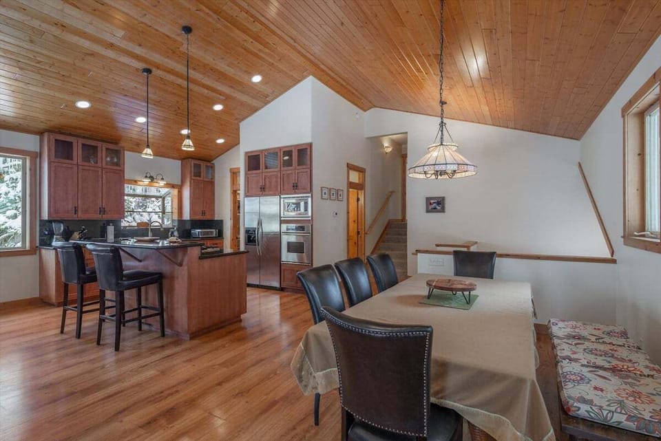 Upper/Main  Floor Open Floor Plan