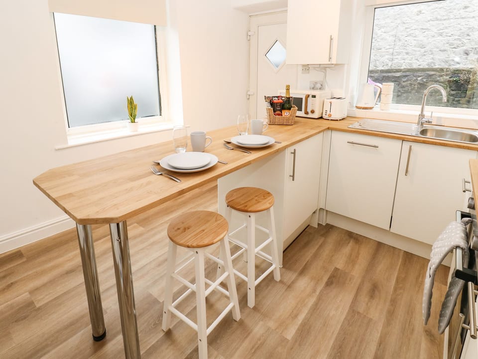 Fridge, dishwasher, electric kettle, toaster