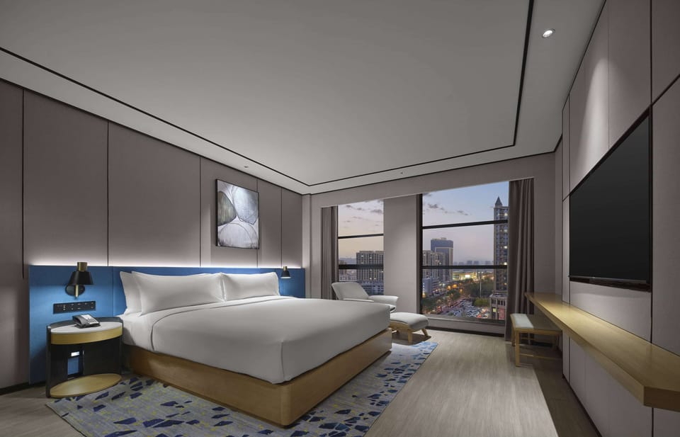 Deluxe Suite, 1 King Bed | Premium bedding, in-room safe, desk, laptop workspace