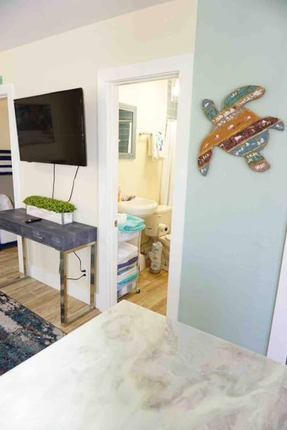 Bathroom entrance between the bedrooms.