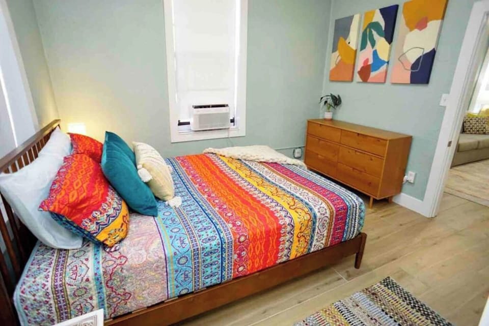 Bedroom 1: Queen bedroom. Sleeps 2!