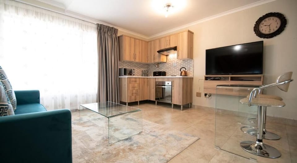 Royal Executive Suite | Living area | Smart TV