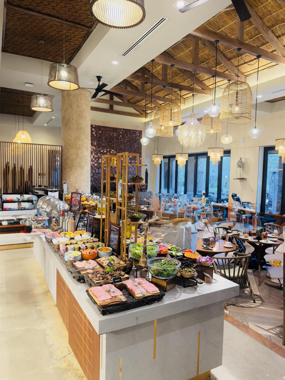 Daily buffet breakfast for a fee