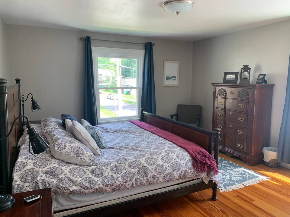 King bedroom 