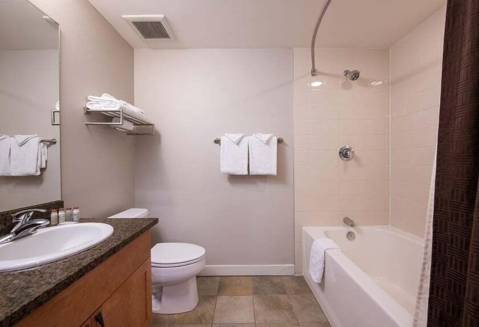 Room, Indoors, Bathroom, Toilet, Bathtub