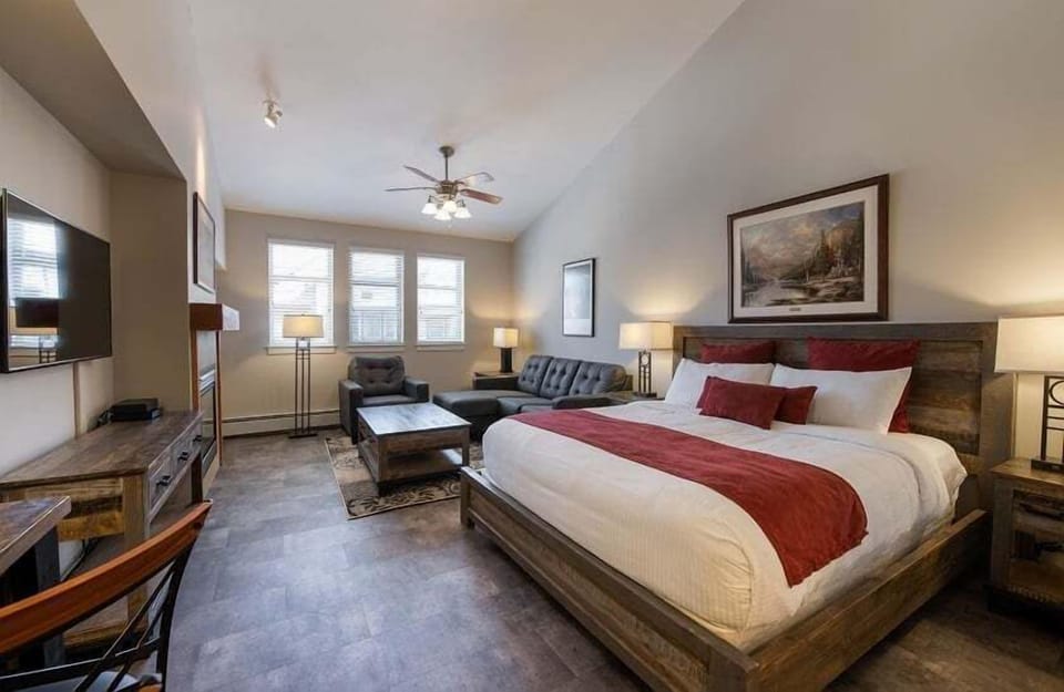 Bedroom, Indoors, Room, Bed, Furniture