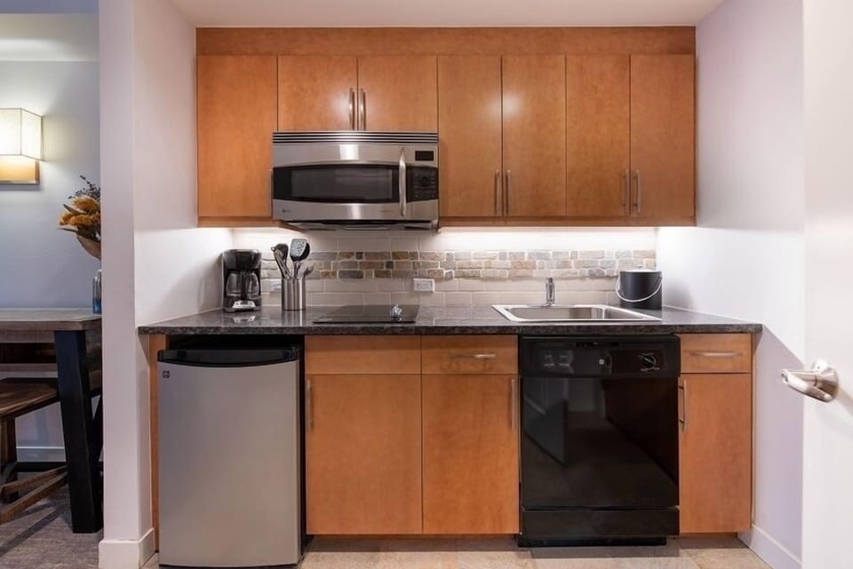 Room, Indoors, Oven, Kitchen, Microwave