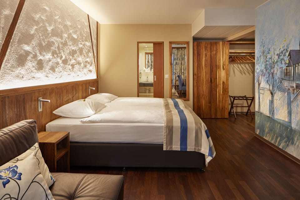 Junior Suite | Hypo-allergenic bedding, in-room safe, blackout drapes, soundproofing