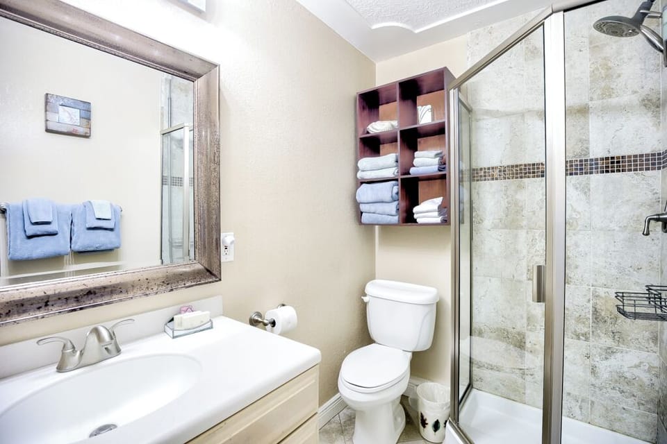 Second floor bathroon