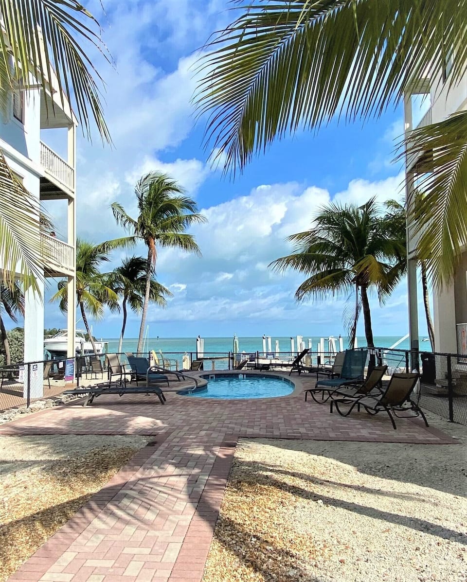 Shared pool w gulf view and beach access