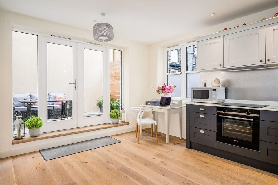 The kitchen is equipped with everything you will need for your stay, including a hob, oven, microwave, coffee machine and dishwasher! 