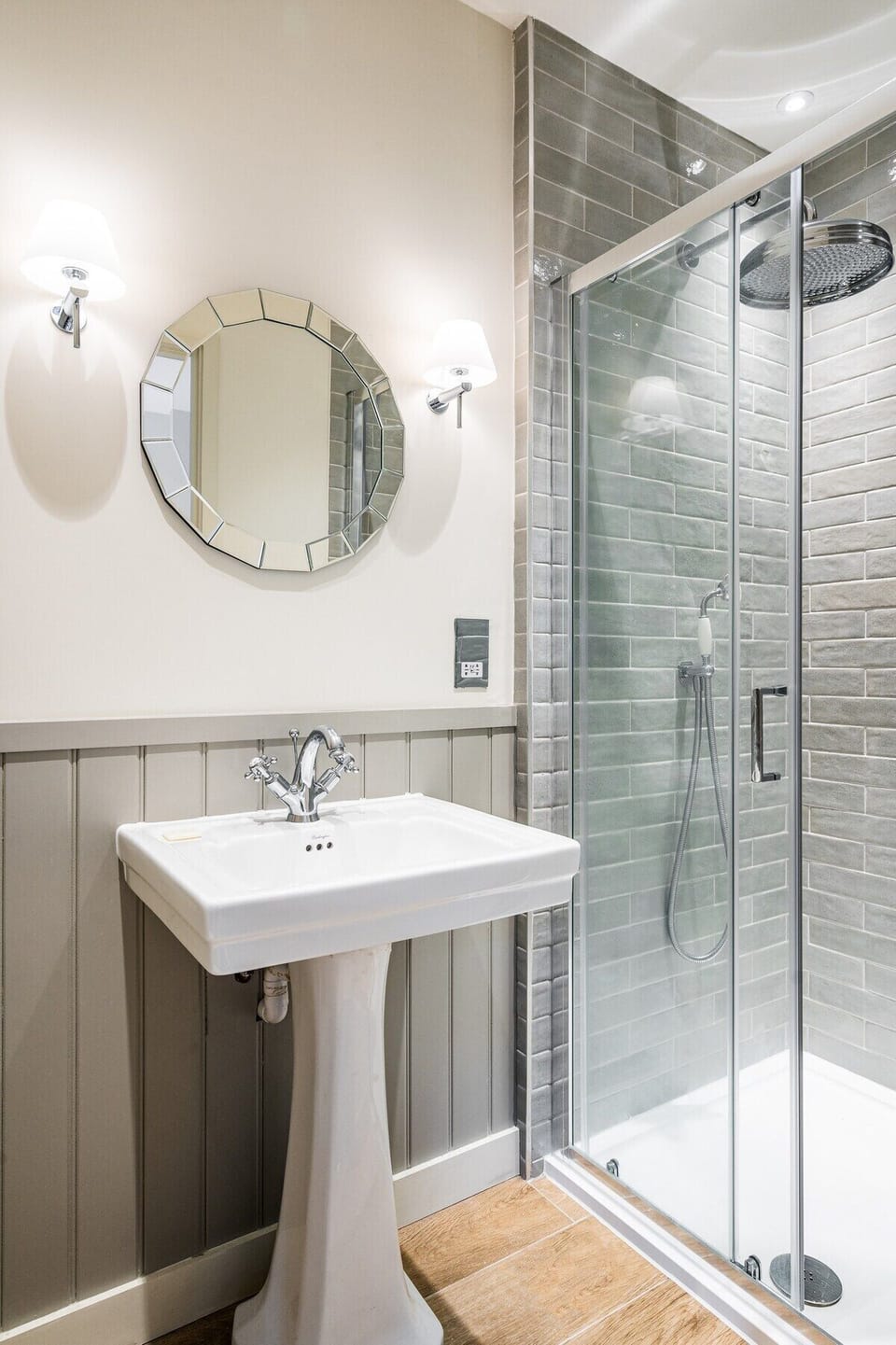 Bedroom 2 also benefits from an ensuite shower room.