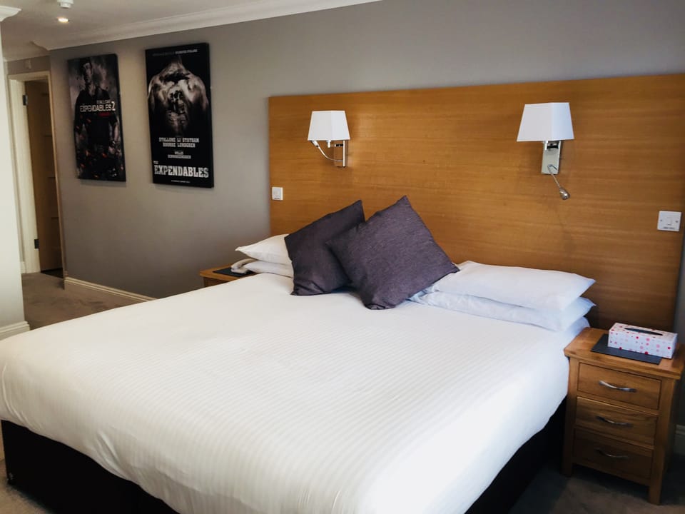 Superior Double Room, Private Bathroom | In-room safe, desk, free WiFi, bed sheets