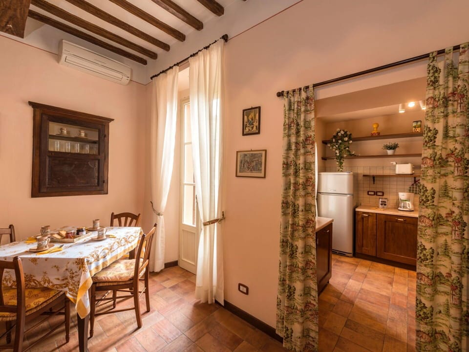 Table, Property, Furniture, Picture Frame, Building, Chair, Wood, Lighting, Interior Design, Cabinetry