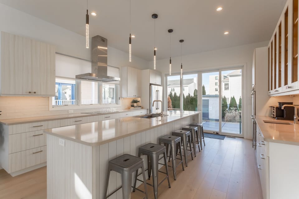 Huge Island- Great for entertaining