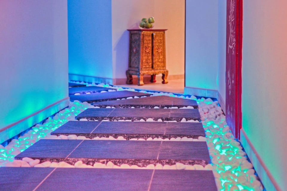 Couples treatment rooms, sauna, hot tub, Turkish bath, body treatments