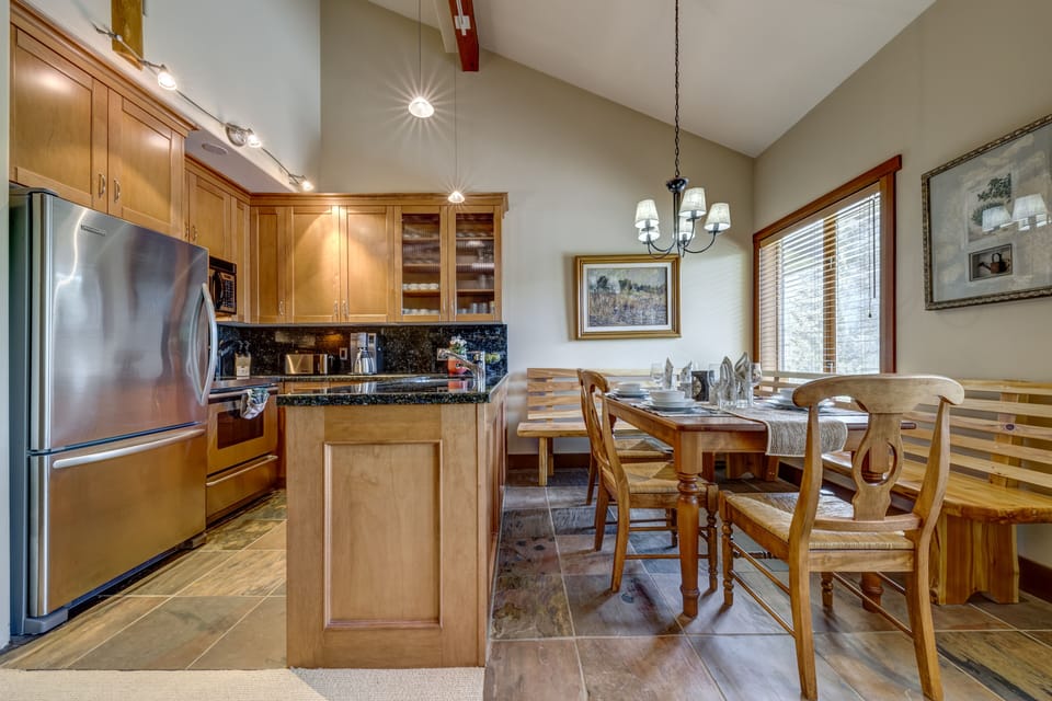 Kitchen & Dining Area