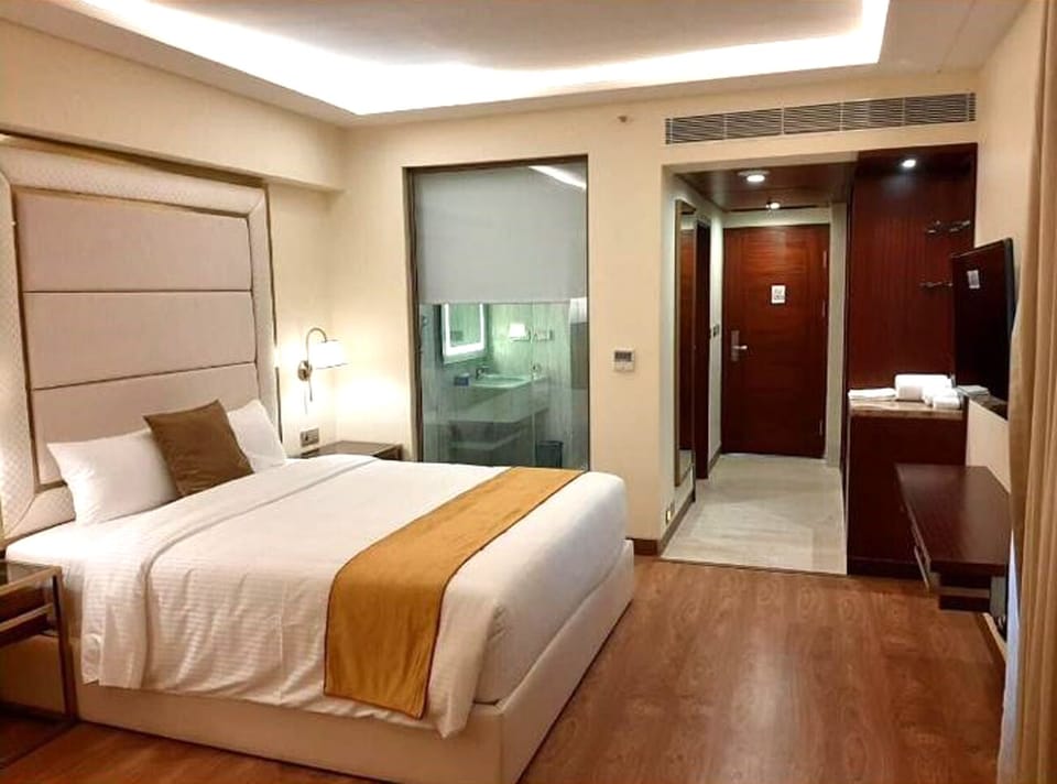 Superior Double Room | In-room safe, desk, laptop workspace, iron/ironing board
